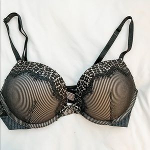 NWOT Victoria’s Secret Very Sexy bombshell 34B Bra